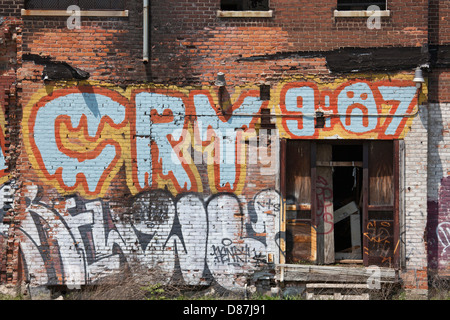 Detroit, Michigan - graffiti sul muro di un edificio abbandonato. Foto Stock