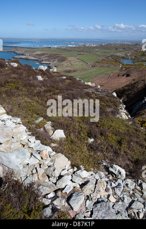 Il Galles sentiero costiero nel Galles del Nord. Pittoresca veduta aerea da Holyhead sentiero di montagna. Foto Stock