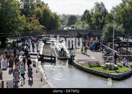 Stoke Bruerne Canal centro durante il 2012 Villaggio al weekend di guerra Foto Stock