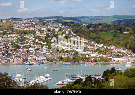 Dartmouth, Devon, Inghilterra, Regno Unito - guardando attraverso il fiume Dart per la città e per il porto Foto Stock