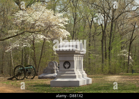 Monumento a Iowa soldati lungo la strada incassata nel vespaio, Shiloh National Military Park, Tennessee. Fotografia digitale Foto Stock