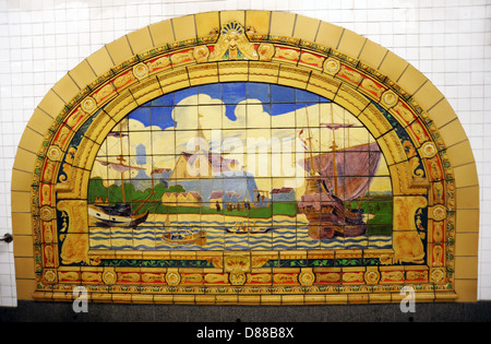 New York City metropolitana sistema decorate in ceramica colorata placche e mosaici di piastrelle New York NY, New York subway parete, alla metropolitana, Foto Stock