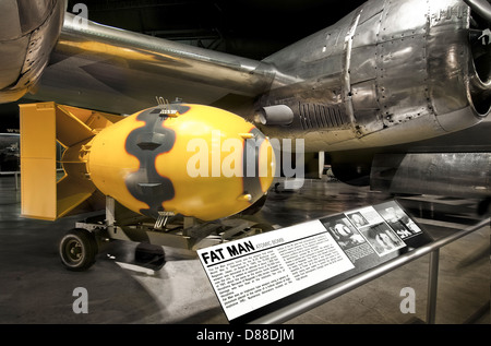 La prima bomba atomica,Fat Man,ricreazione all'USAF museum, Dayton, Ohio Foto Stock