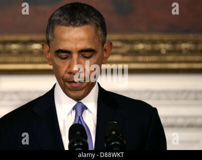 Washington DC, Stati Uniti d'America. Il 21 maggio 2013. Il Presidente degli Stati Uniti Barack Obama parla del tornado che hanno avuto un impatto Oklahoma ieri nello Stato in sala da pranzo della Casa Bianca 21 Maggio 2013 a Washington, DC. La città di Moore, Oklahoma ha riportato un tornado di essere almeno EF4 forza e due chilometri di larghezza che toccato lunedì uccidendo almeno 24 persone e di livellamento in tutto il suo percorso. Stati Uniti Il presidente Barack Obama ha promesso un aiuto federale per integrare la statale e locale gli sforzi di recupero. Credito: dpa picture alliance / Alamy Live News Foto Stock