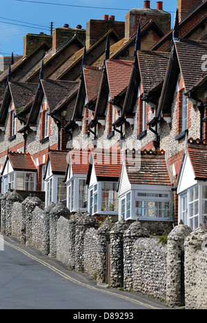 Fila di lungomare vittoriano case a schiera birra Devon England Regno Unito Foto Stock