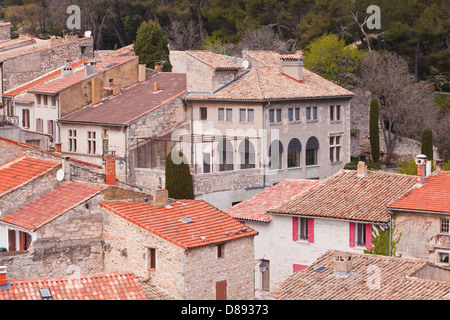 Tipico stile provenzale case in Villeneuve les Avignon, Fra,ce. Foto Stock