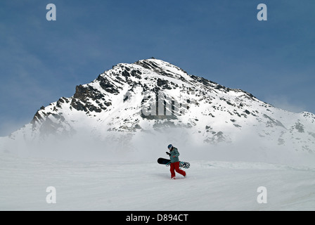 Lone snowboarder in Verbier, Svizzera Foto Stock