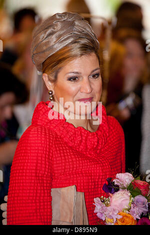 Rotterdam, Paesi Bassi. Il 22 maggio 2013. Regina Maxima visiti la Erasmus MC - Sophia ospedale per bambini a Rotterdam, , in occasione del suo centocinquantesimo anniversario. Foto: Albert Nieboer-RPE / NETHETRLANDS OUTdpa/Alamy Live News Foto Stock