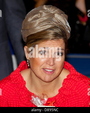 Rotterdam, Paesi Bassi. Il 22 maggio 2013. Regina Maxima visiti la Erasmus MC - Sophia ospedale per bambini a Rotterdam, , in occasione del suo centocinquantesimo anniversario. Foto: Albert Nieboer-RPE / NETHETRLANDS OUTdpa/Alamy Live News Foto Stock