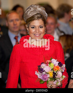 Rotterdam, Paesi Bassi. Il 22 maggio 2013. Regina Maxima visiti la Erasmus MC - Sophia ospedale per bambini a Rotterdam, , in occasione del suo centocinquantesimo anniversario. Foto: Albert Nieboer-RPE / NETHETRLANDS OUTdpa/Alamy Live News Foto Stock