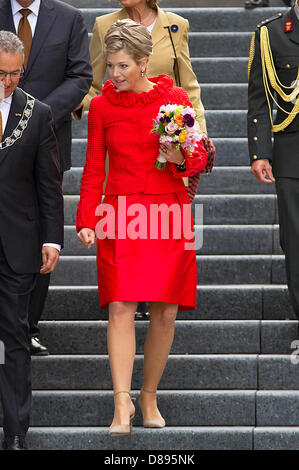 Rotterdam, Paesi Bassi. Il 22 maggio 2013. Regina Maxima visiti la Erasmus MC - Sophia ospedale per bambini a Rotterdam, , in occasione del suo centocinquantesimo anniversario. Foto: Albert Nieboer-RPE / NETHETRLANDS OUTdpa/Alamy Live News Foto Stock