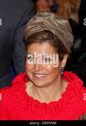 Rotterdam, Paesi Bassi. Il 22 maggio 2013. Regina Maxima visiti la Erasmus MC - Sophia ospedale per bambini a Rotterdam, , in occasione del suo centocinquantesimo anniversario. Foto: Albert Nieboer-RPE / NETHETRLANDS OUTdpa/Alamy Live News Foto Stock