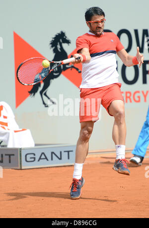 Duesseldorf, Germania. Il 22 maggio 2013. Janko TIPSAREVIC dalla Serbia gioca contro la pella da Argentinia durante la fase di power Horse Cup al torneo ATP a Duesseldorf in Germania, 22 maggio 2013. Foto: CAROLINE SEIDEL/dpa/Alamy Live News Foto Stock