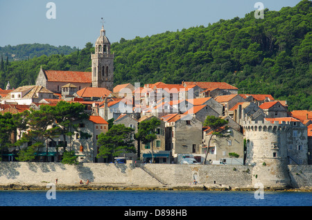 La città di Korcula, Croazia. Una veduta del borgo medioevale dal mare approccio. 2010. Foto Stock