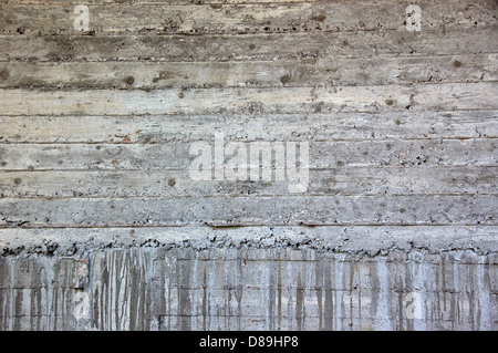Parete in cemento sfondo con macchie di vernice. In costruzione texture di cemento. Foto Stock