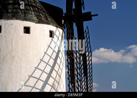 Spanien, La Mancha: Dettaglio einer der Windmühlen von Consuegra Foto Stock