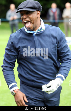 Wentworth, UK. Il 22 maggio 2013. Ian Wright durante la celebrità Pro-Am concorrenza di Wentworth Golf Club. Foto Stock