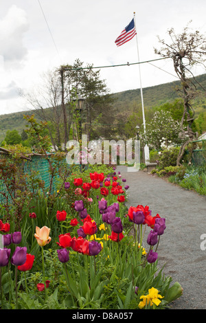 Shelburne Falls ponte di fiori in primavera, Shelburne cade MA. Foto Stock