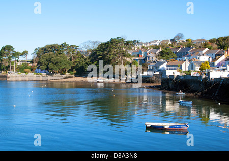 Il villaggio di flussaggio Falmouth Bay, Cornwall, Regno Unito Foto Stock