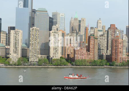 Battery Park City e Manhattan distretto finanziario come si vede dal norvegese Breakaway, 10 maggio 2013 Foto Stock