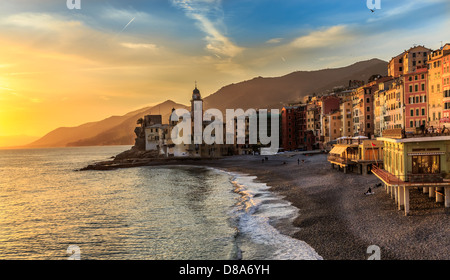 Tramonto a Camogli, vicino a Portofino e la Riviera di Levante, Liguria, Italia Foto Stock