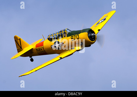 51970 G-TXAN US Navy Harvard texano propulsori radiali Warbird Trainer Flypast a Abingdon Airshow di Foto Stock