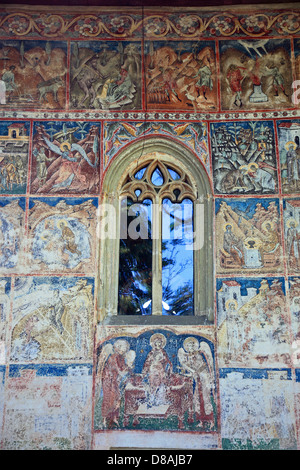 Voronet è un monastero in Romania, situato nella città di Gura Humorului, Moldavia. Si tratta di uno dei più famosi monasteri verniciato Foto Stock