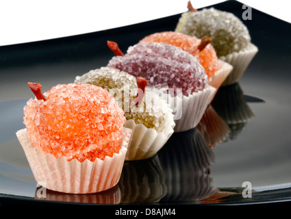 Colore gelatine di frutta caramelle in Nero piatto Foto Stock