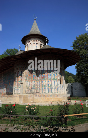 Voronet è un monastero in Romania, situato nella città di Gura Humorului, Moldavia. Si tratta di uno dei più famosi monasteri verniciato Foto Stock