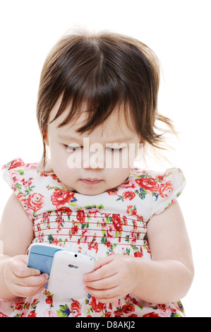 Giovane ragazza infantile giocando con il telefono cellulare Foto Stock