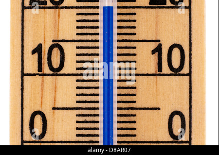 Dritto fino in prossimità di un vecchio stile Sala Mercurio termometro in gradi Celsius Foto Stock
