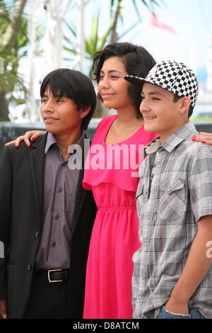 Cannes, Francia. Il 22 maggio 2013. Rodolfo Dominguez, Karen Martinez, Brandon Lopez, a La Jaula de Oro photocall del Film Festival di Cannes mercoledì 22 maggio 2013. Credito: Doreen Kennedy/Alamy Live News Foto Stock