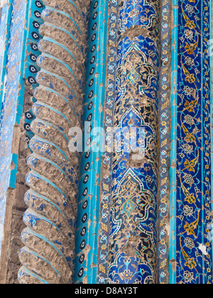 Floreali decorazione di piastrelle in moschea blu in Tabriz, Iran Foto Stock