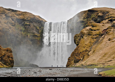 Skogafoss cascata, a sud dell'Islanda, Europa Foto Stock