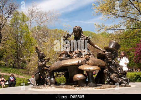 Alice nel paese delle meraviglie statua Central Park Foto Stock
