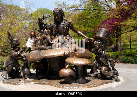 Alice nel paese delle meraviglie statua Central Park Foto Stock