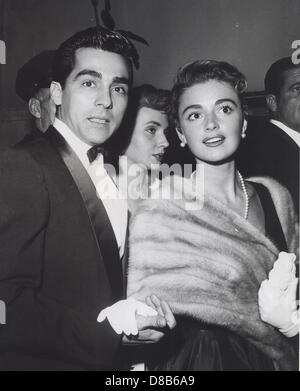 PERRY LOPEZ all Anna Maria Alberghetti presso il gigante premiere 1959.fornito da foto, inc.(Immagine di credito: © fornito dal mondo foto, Inc/Globe foto/ZUMAPRESS.com) Foto Stock