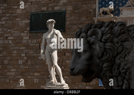 Il David di Michelangelo la statua di fronte a Palazzo Vecchio, Firenze, Firenze, Toscana Italia Foto Stock