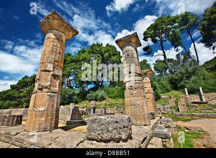 Il Tempio di Hera (noto anche come Heraion) è un antico edificio dorico tempio greco a Olympia, Ilia ("Elis'), Peloponneso e Grecia. Foto Stock