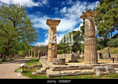 Il Tempio di Hera (noto anche come Heraion) è un antico edificio dorico tempio greco a Olympia, Ilia ("Elis'), Peloponneso e Grecia. Foto Stock