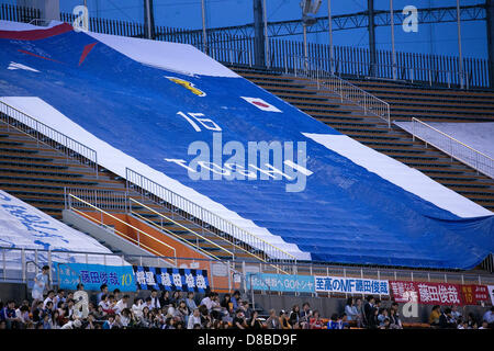 Tokyo, Giappone - un enorme bandiera con i messaggi per la Toshiya Fuyita addio partita tra Jubilo stelle 4-3 Giappone blu al National Stadium, Maggio 23, 2013 (foto di Rodrigo Reyes Marin/AFLO) Foto Stock