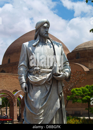 Statua di Ferdowsi nella moschea blu in Tabriz, Iran Foto Stock