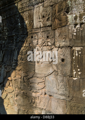 Bassorilievi. Bayon. Angkor Thom. Parco Archeologico di Angkor. Siem Reap. Cambogia Foto Stock