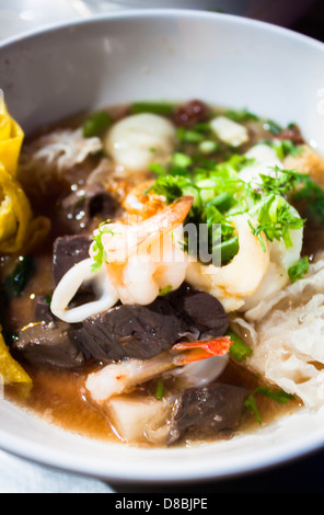 Thai noodle stile Cinese con tofu zuppa Foto Stock