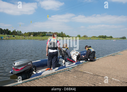 Barca di sicurezza a livello nazionale Masters Campionato di canottaggio, Nottingham. Foto Stock