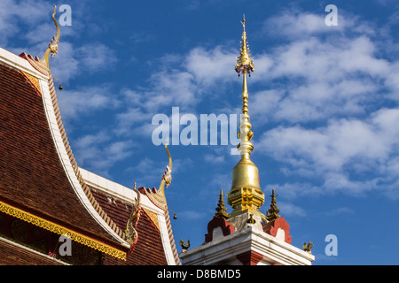 Naga Lanna Gable apex Chedi Foto Stock