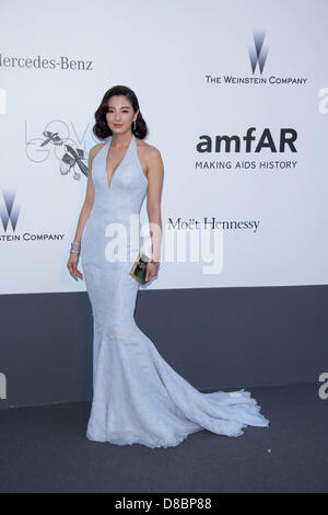 L'attrice Zhang Yuqi assiste amfAR il ventesimo Cinema annuale contro l AIDS Gala durante il 66° Festival Internazionale del Cinema di Cannes al Palais des Festivals in Cap d'Antibes, Francia, il 23 maggio 2013. Foto: Hubert Boesl Foto Stock