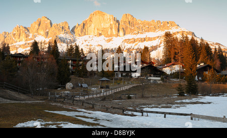 Tramonto nelle Dolomiti, Nova Levante Alto Adige, Italia Foto Stock