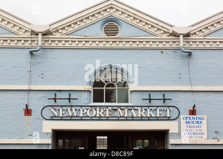 Il mercato antico segno nel centro della città di Newport Shropshire, West Midlands, England, Regno Unito, Gran Bretagna, Europa Foto Stock