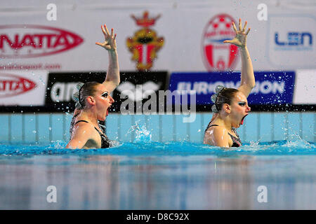 Savona, Italia. Il 24 maggio 2013. Il team russo durante il duetto libero preliminari di routine a livello europeo di nuoto sincronizzato Champions Cup dalla piscina comunale Carlo Zanelli. Credit: Azione Plus immagini di Sport / Alamy Live News Foto Stock